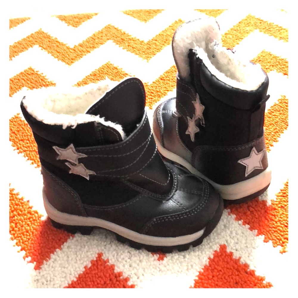 Snow boots